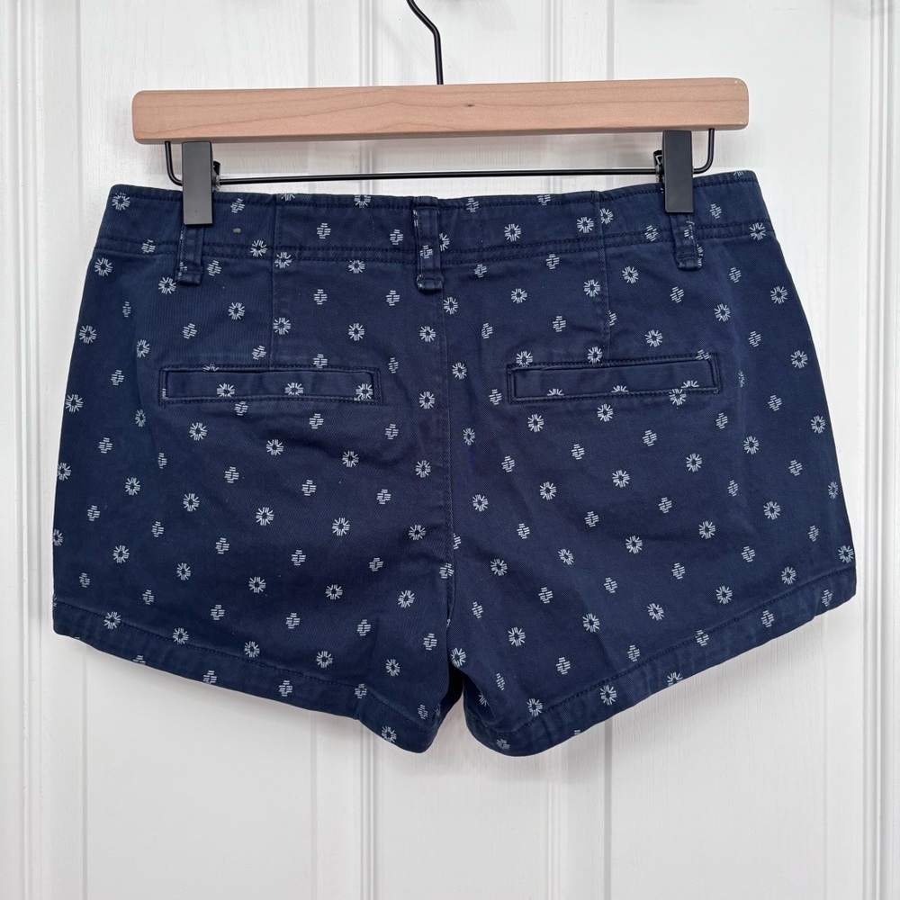 Navy Print Shorts | Abercrombie & Fitch Size 2 - Picture 2 of 10